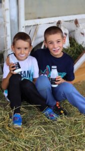 Laptele de capră pentru cei mici: beneficii și propietăți